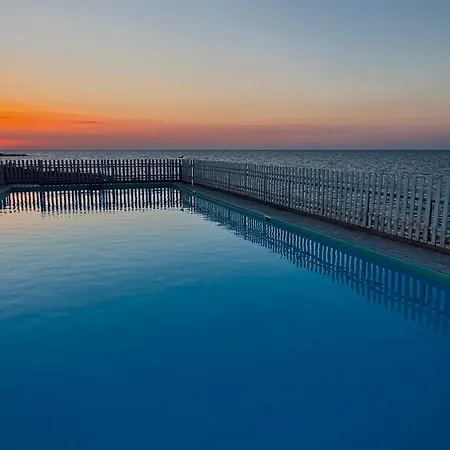 Отель Baia Sangiorgio & Club Бари